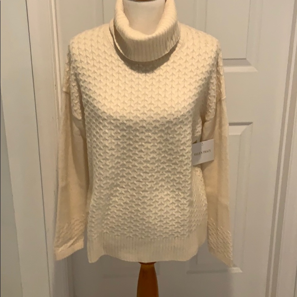 100 % cashmere turtle neck sweater